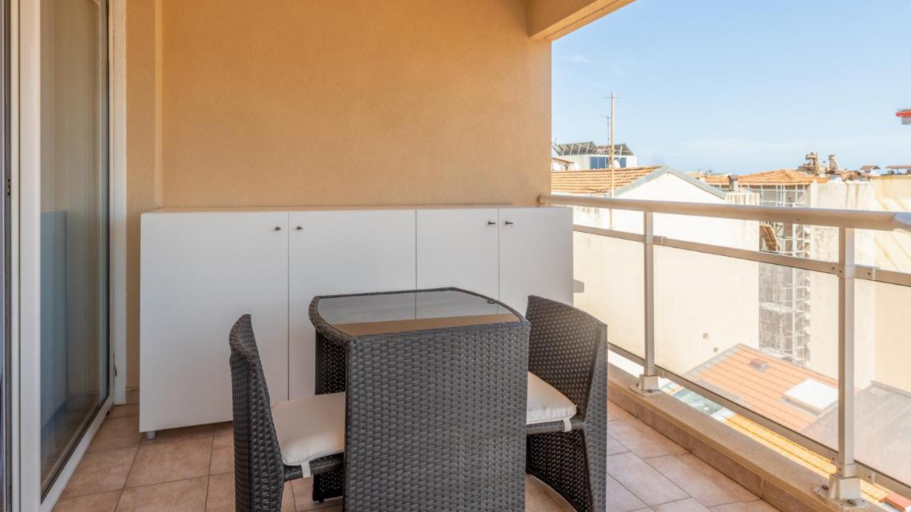 Luxury Studio Renovated 2024 With Free Parking Бюсолей Екстериор снимка
